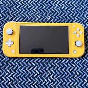 Nintendo Switch Lite (Yellow)